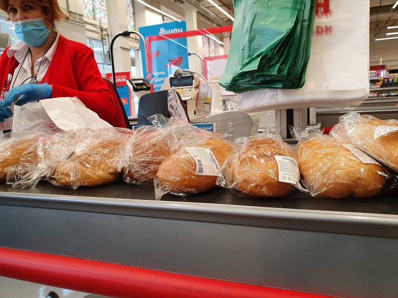цены на хлеб в продуктовом супермаркете